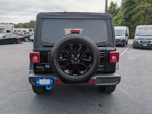 Used 2022 Jeep Wrangler Unlimited Sahara w/ Cold Weather Group AWD/4WD image 3