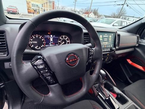 Used 2024 Nissan Frontier PRO-4X w/ Technology Package image 19