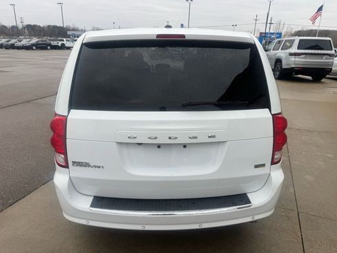 Used 2019 Dodge Grand Caravan SE w/ UConnect Hands-Free Group image 6