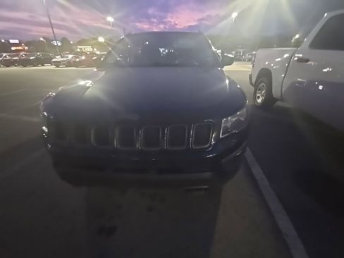 Used 2021 Jeep Compass Trailhawk image 2