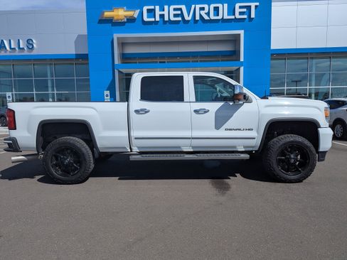 Used 2015 GMC Sierra 2500 Denali w/ Duramax Plus Package AWD/4WD image 32