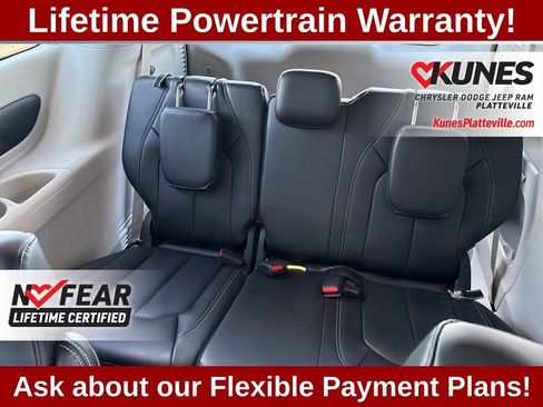 Used 2023 Chrysler Pacifica Touring-L image 23