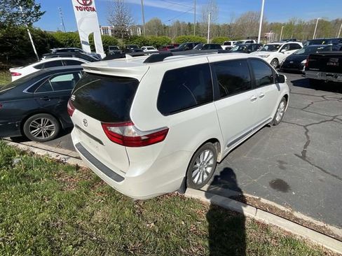 Used 2016 Toyota Sienna Limited image 4
