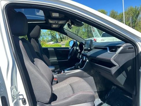 Used 2021 Toyota RAV4 SE w/ Weather & Moonroof Package AWD/4WD image 13