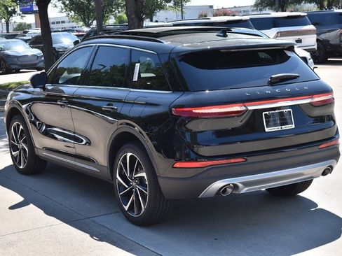 New 2025 Lincoln Corsair Reserve w/ Equipment Group 202A image 9