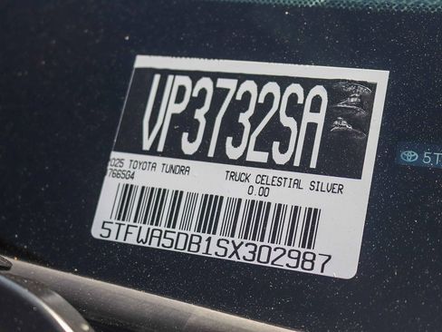 Used 2025 Toyota Tundra Limited AWD/4WD image 31