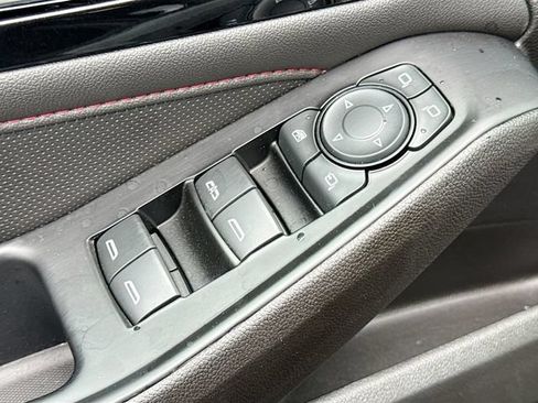 Used 2023 Chevrolet Traverse RS AWD/4WD image 23