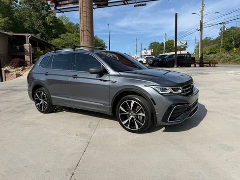 Used 2022 Volkswagen Tiguan SEL R-Line AWD/4WD image 2