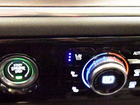 Used 2022 GMC Sierra 1500 SLT w/ SLT Convenience Package image 24