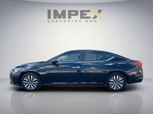 Used 2025 Nissan Altima 2.5 SV FWD image 2