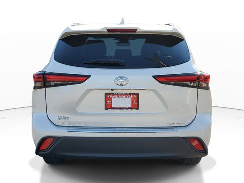 Used 2020 Toyota Highlander XLE image 5