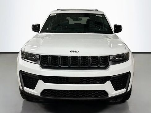 New 2026 Jeep Grand Cherokee Limited w/ Limited Altitude Package AWD/4WD image 4
