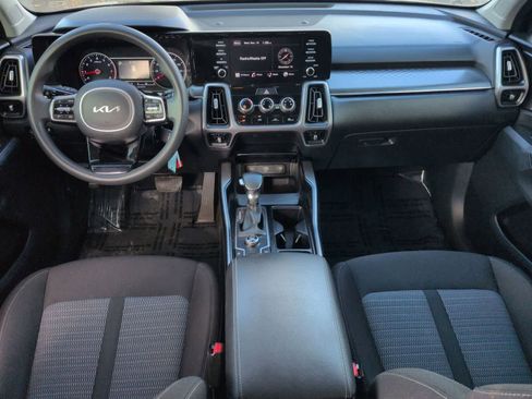 Used 2022 Kia Sorento LX image 14