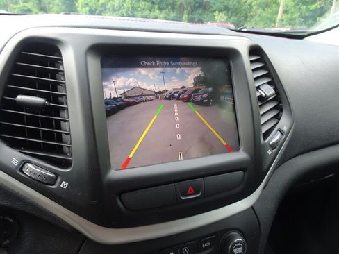 Used 2015 Jeep Cherokee Trailhawk AWD/4WD image 18