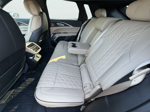 Used 2026 Cadillac Lyriq Signature Luxury w/ Nappa Leather Package AWD/4WD image 8