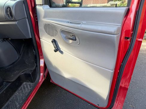 Used 2005 Ford E-350 and Econoline 350 Extended Super Duty image 42