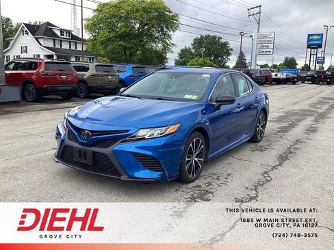Used 2019 Toyota Camry SE FWD image 3