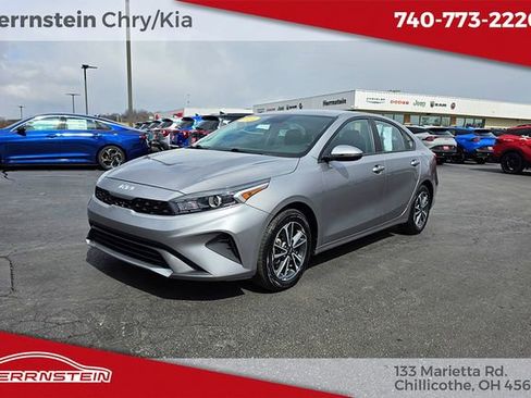 Used 2023 Kia Forte LXS w/ LXS Technology Package image 3