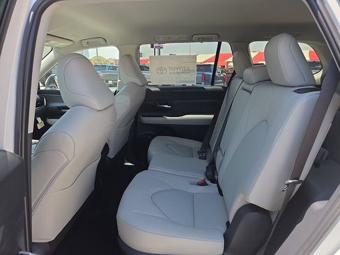 New 2026 Toyota Grand Highlander FWD image 14