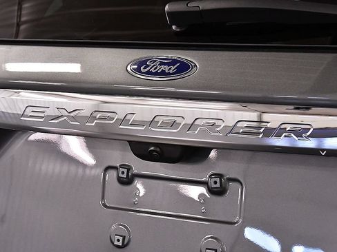 Used 2024 Ford Explorer XLT AWD/4WD image 11