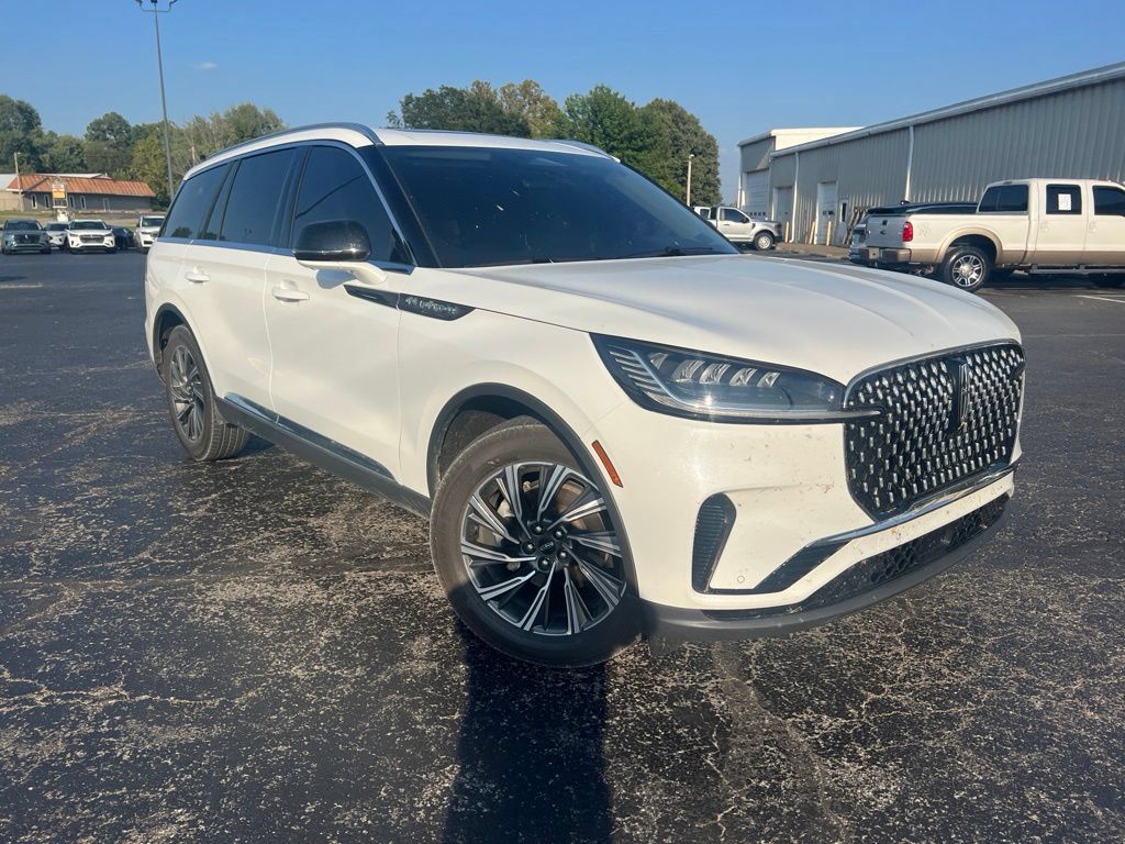 Used 2026 Lincoln Aviator AWD image 1