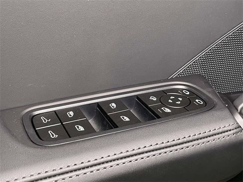 New 2026 Porsche Cayenne image 37