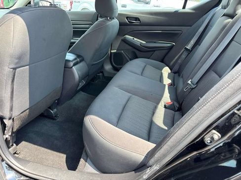 Used 2024 Nissan Altima 2.5 SV FWD image 13