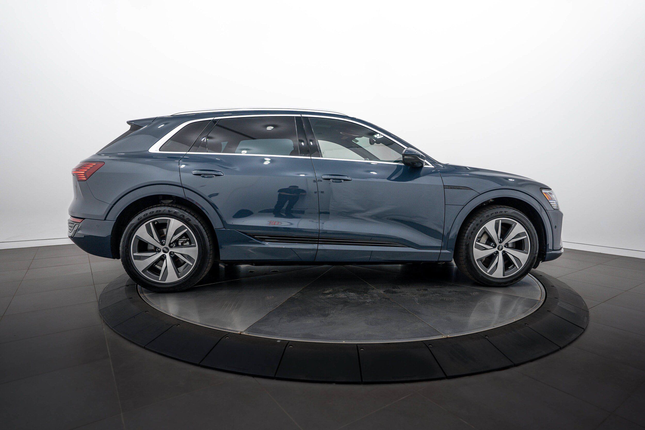 Certified 2024 Audi Q8 e-tron Prestige w/ Prestige Package AWD/4WD image 3