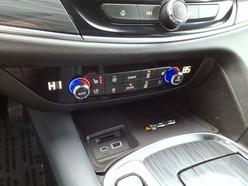 Used 2024 Buick Enclave Premium image 25