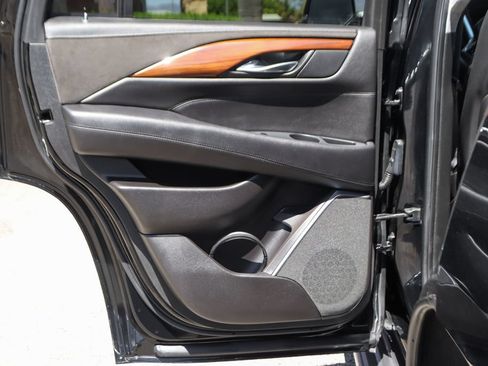 Used 2017 Cadillac Escalade Luxury AWD/4WD image 41