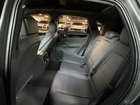 Used 2023 Porsche Cayenne AWD/4WD image 14