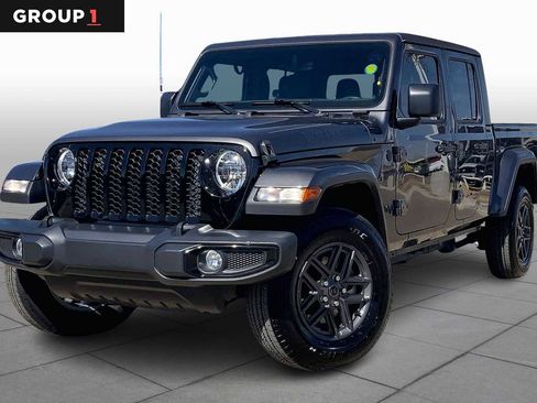 Used 2021 Jeep Gladiator Sport image 1
