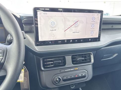 Used 2025 Ford Maverick XL image 16