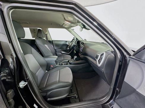 Used 2025 Kia Soul LX w/ LX Technology Package image 31