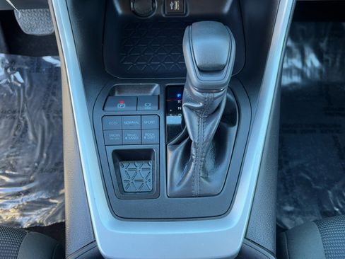 Certified 2025 Toyota RAV4 LE image 28