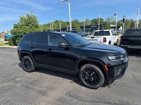 New 2026 Jeep Grand Cherokee Altitude AWD/4WD image 5