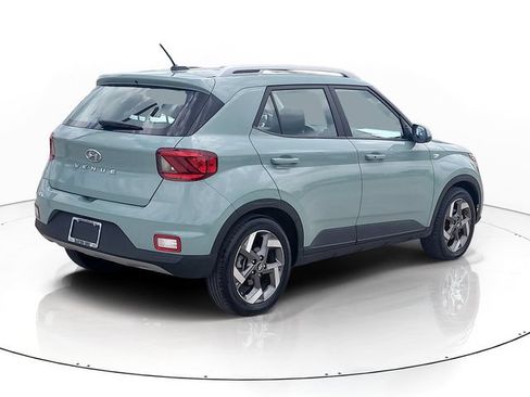 Used 2025 Hyundai Venue SEL FWD image 5