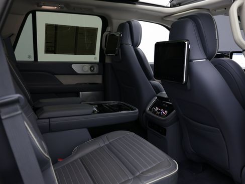 Used 2021 Lincoln Navigator Black Label w/ Cargo Convenience Package AWD/4WD image 44