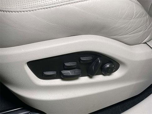 Used 2022 Porsche Cayenne GTS image 18