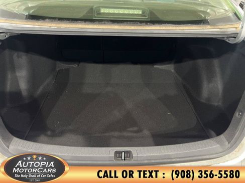 Used 2020 Toyota Corolla LE FWD image 17
