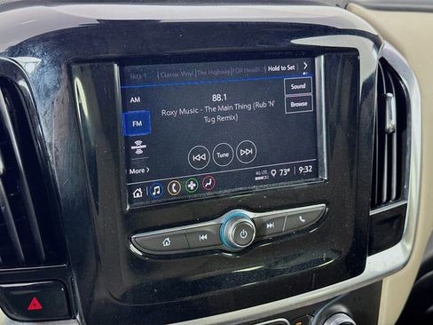 Used 2022 Chevrolet Traverse LS image 34