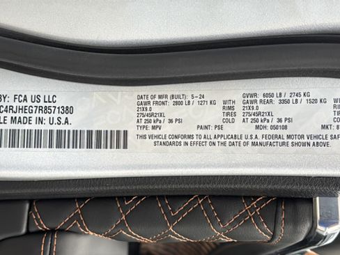 Used 2024 Jeep Grand Cherokee Summit AWD/4WD image 29