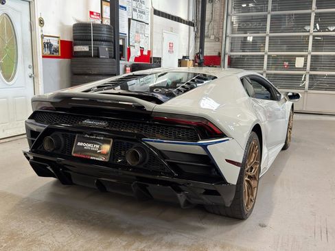Used 2021 Lamborghini Huracan EVO image 6