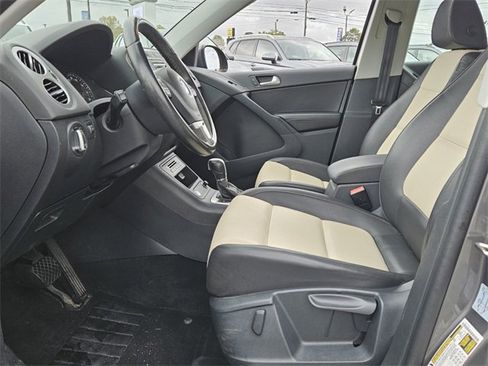 Used 2016 Volkswagen Tiguan S image 5