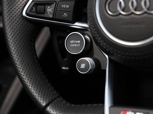 Used 2018 Audi R8 V10 plus w/ Full Leather Package image 18