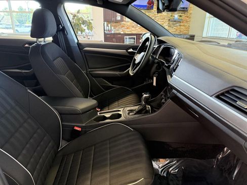 Used 2024 Volkswagen Jetta Sport image 14