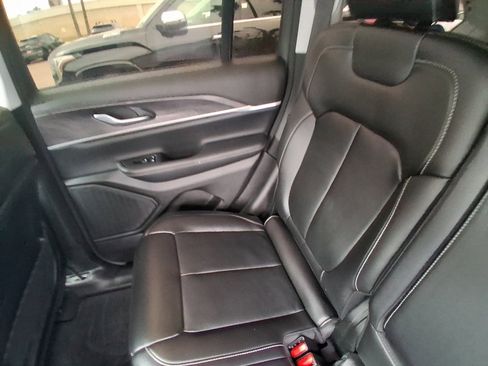 Used 2023 Jeep Grand Cherokee Limited w/ Black Appearance Package image 17