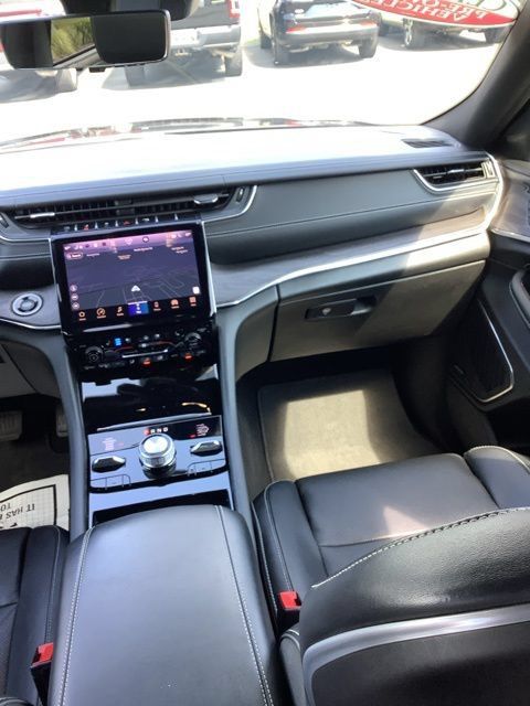 Certified 2023 Jeep Grand Cherokee Overland w/ Luxury Tech Group IV AWD/4WD image 13