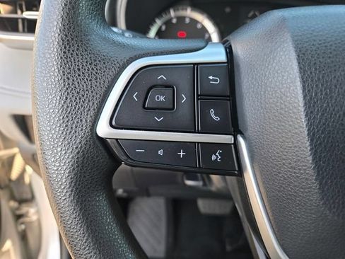 Used 2022 Toyota Highlander L FWD image 22