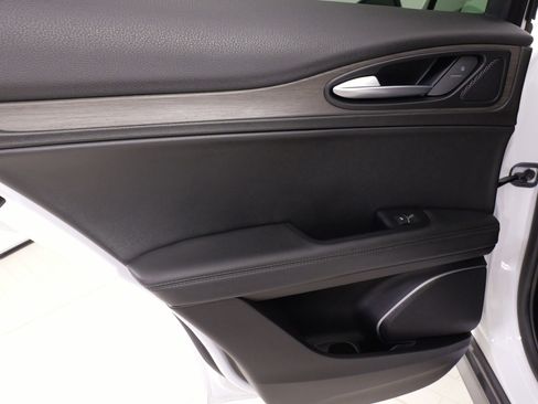 Used 2023 Alfa Romeo Stelvio Ti image 32